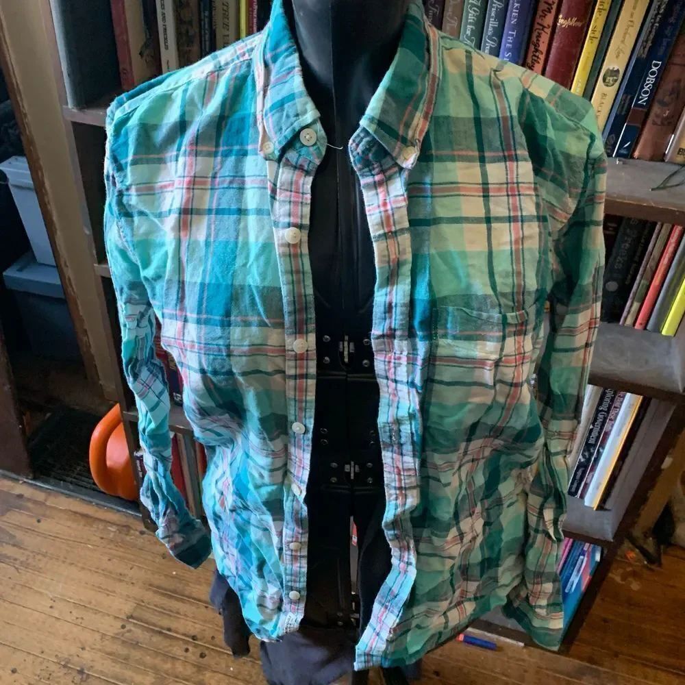 American Eagle seriously soft classic fit pink and green plaid M button down shi